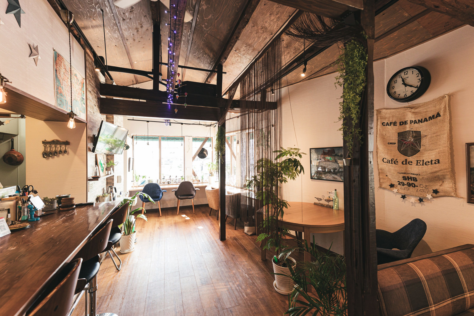 やま小屋カフェの店内